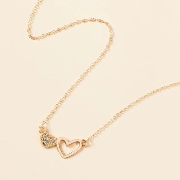 💕 Lovely Metallic Rhinestones Dainty Double Hearts Necklace 💕 - Picture 2 of 4